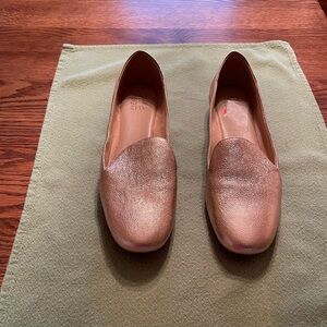 Naturalizer Women's Rose Gold Metallic Loafers